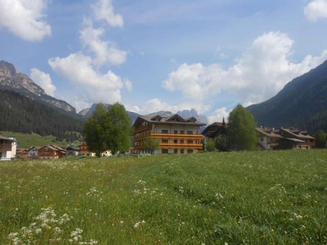 Residence Dolomia Pozza di Fassa Esterno foto